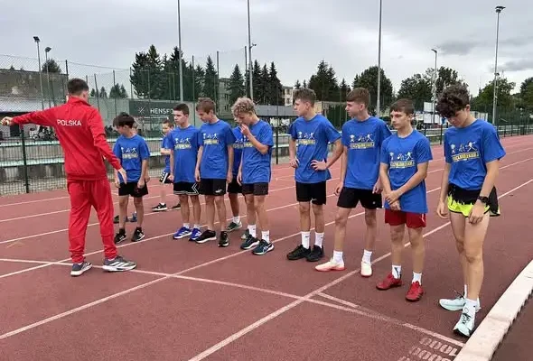 Uczniowie z Orłów rozpoczęli rok szkolny sportowym akcentem na stadionie w Przemyślu
