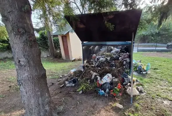 Pożar kontenera na śmieci w Medyce — interwencja OSP