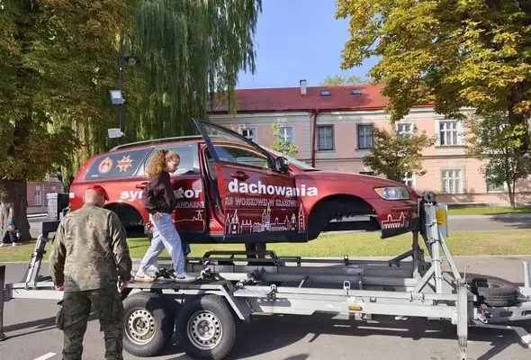 Uczniowie z Fredropola na Dniu Otwartych Koszar w Przemyślu