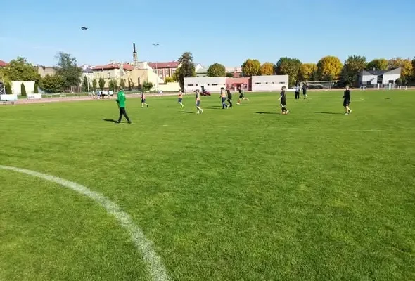Młodzi piłkarze z UKS OLIMP Stubno awansowali w turnieju „Z Orlika na Stadion”