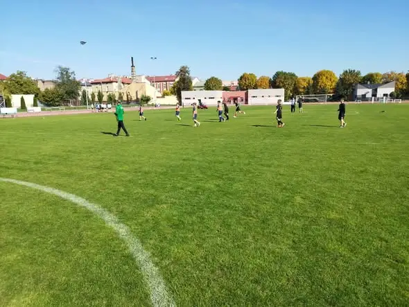 Młodzi piłkarze z UKS OLIMP Stubno awansowali w turnieju „Z Orlika na Stadion”