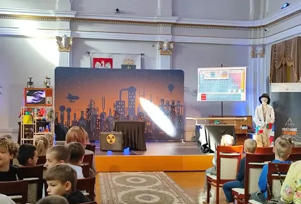Spektakl „Profesorek i wizyta kosmicznego gościa” w Przemyskiej Bibliotece Publicznej