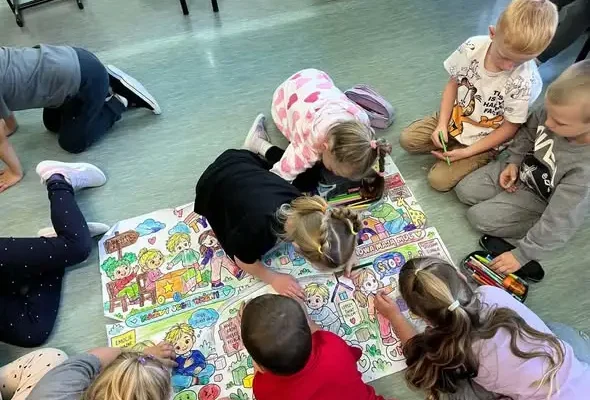 Szkoła w Krzywczy uczy dzieci, jak budować dobre relacje i reagować na przemoc