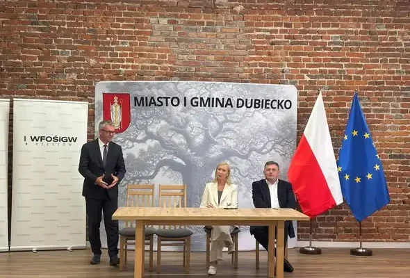 Dubiecko: podpisano umowy na dofinansowanie usuwania azbestu