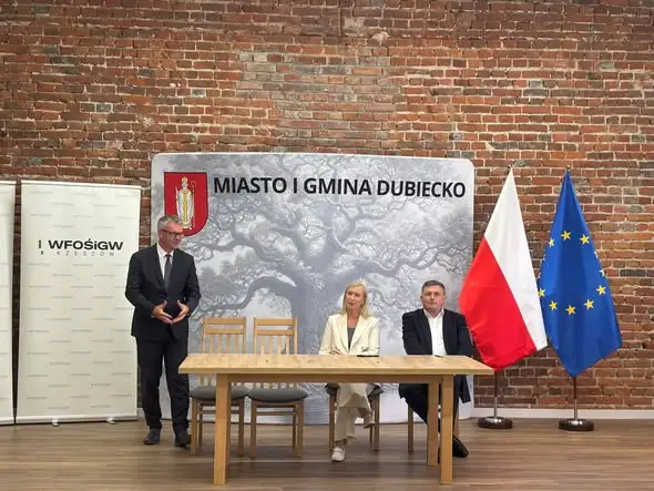 Dubiecko: podpisano umowy na dofinansowanie usuwania azbestu
