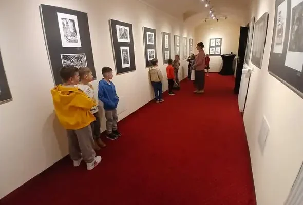 Młodzi artyści z Przemyśla odkrywali tajniki grafiki na wystawie międzynarodowej
