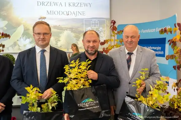 Gmina Orły z nowymi sadzonkami miododajnymi od Samorządu Województwa Podkarpackiego