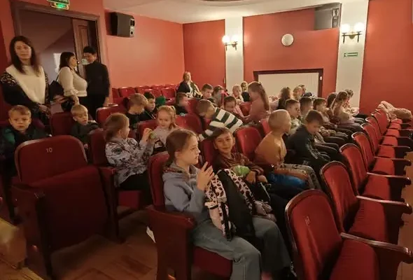 Mali widzowie z klas I–III w świecie baśni Andersena w Przemyślu